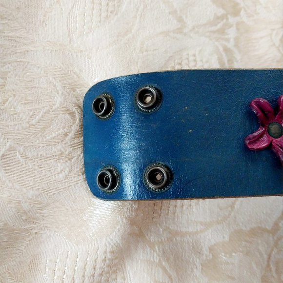 Handmade Leather Flower Bracelet Cuff Dark Blue - Picture 7 of 8